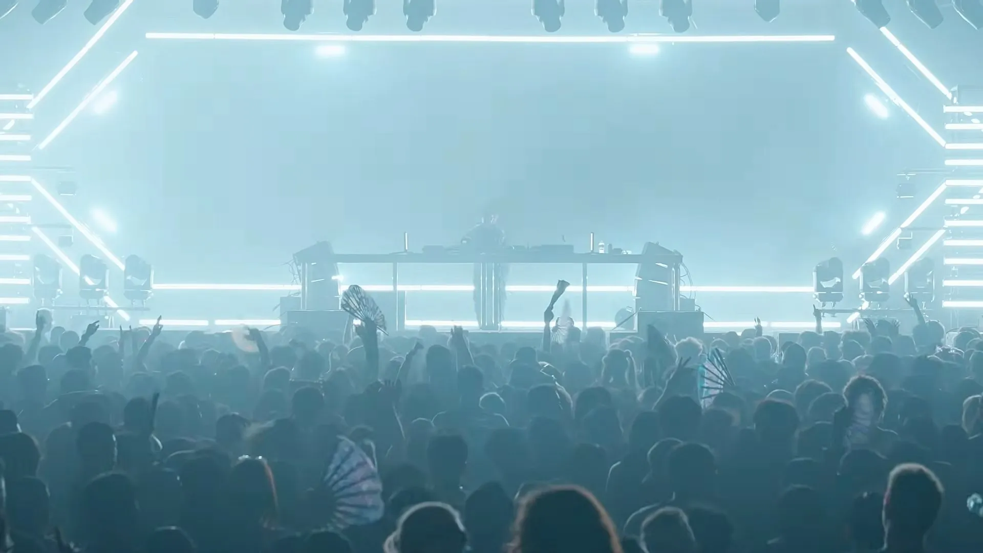 The frame in white at the peak of the set, the crowd in silhouette