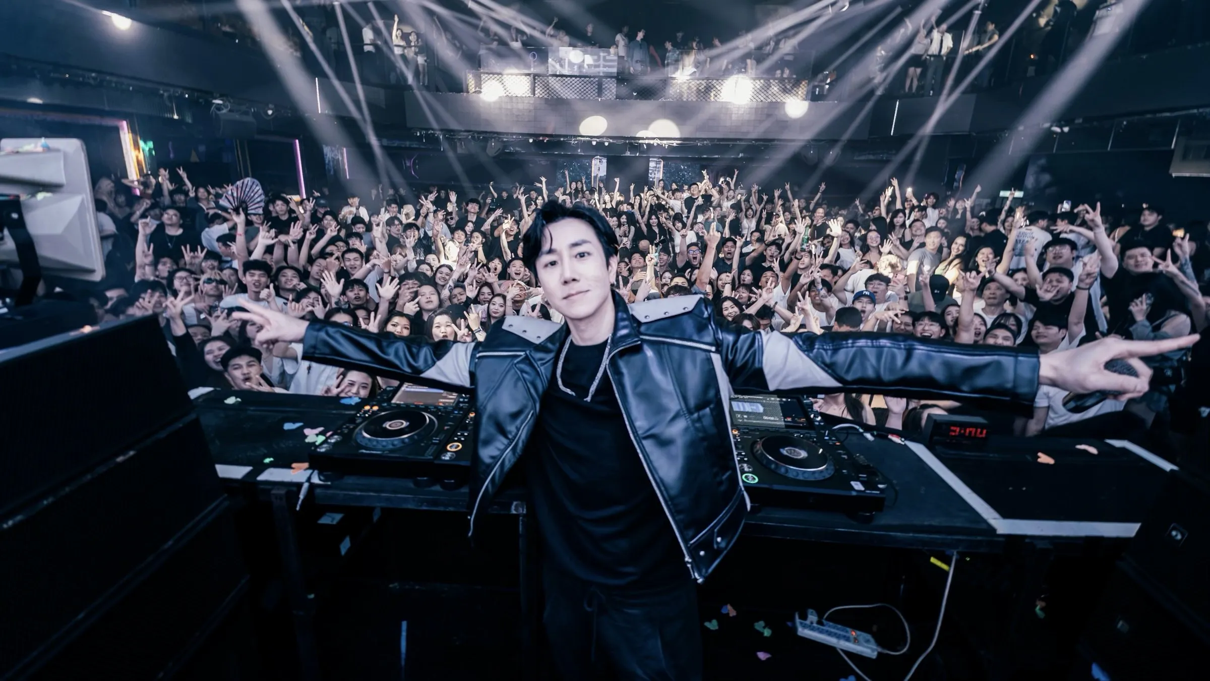 INQUISITIVE at the decks, arms out, the floor behind him